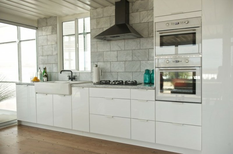 maison conteneur dans le désert de Mojave par la cuisine Ecotech Design