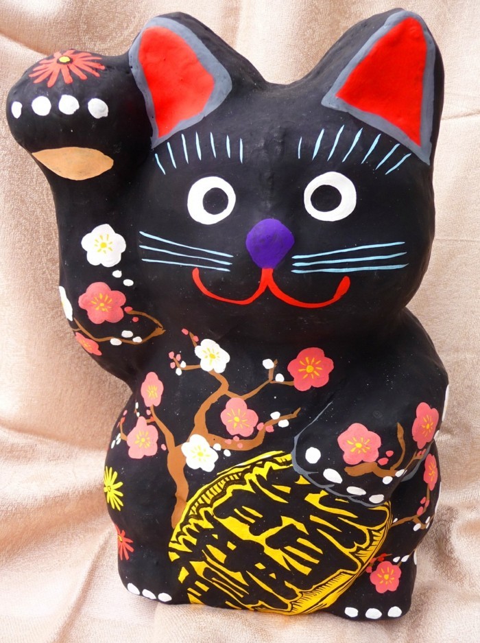 chat agitant en noir chat porte-bonheur chinois chat agitant japonais