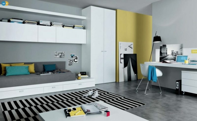 Camera per adolescenti design colori neutri accenti gialli Camera teenager allestita con colori neutri